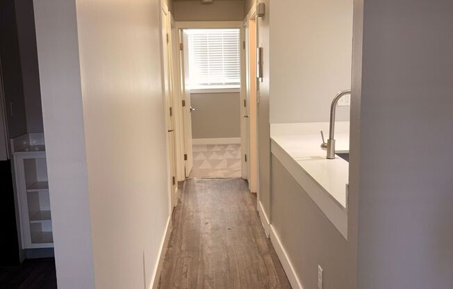 2 beds, 1 bath, 830 sqft, $1,295, Unit 71