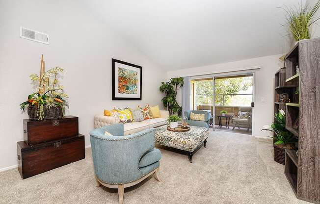 vaulted ceilings, high ceilings, open floor plan at Bella Vista, Mission Viejo, CA