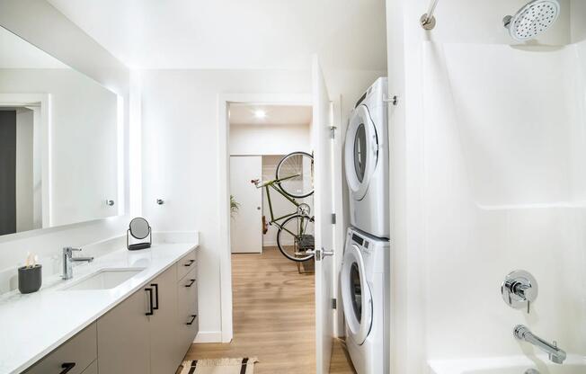Sleek finishes and in-home conveniences, like a full-size washer and dryer, make everyday living effortless at Modera Shoreline.