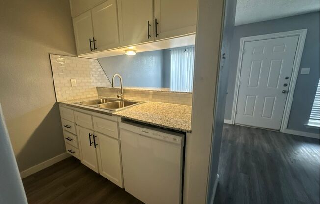 1 bed, 1 bath, 606 sqft, $875, Unit 2318 Andover #5