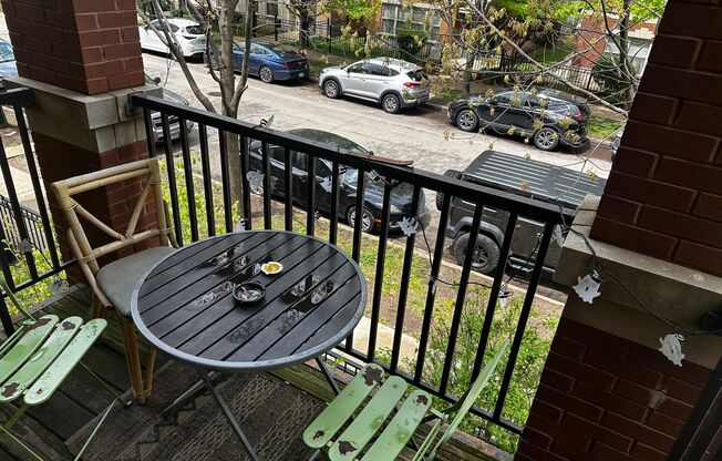 Spacious 3 Bed, 2 Bath Steps to Taylor Street