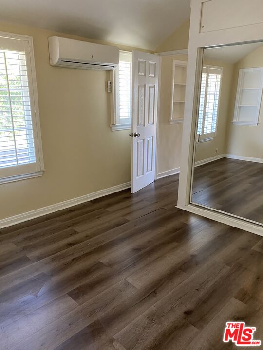 725 LORRAINE BLVD