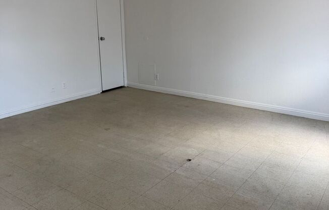 2 beds, 2 baths, 986 sqft, $1,005, Unit #B