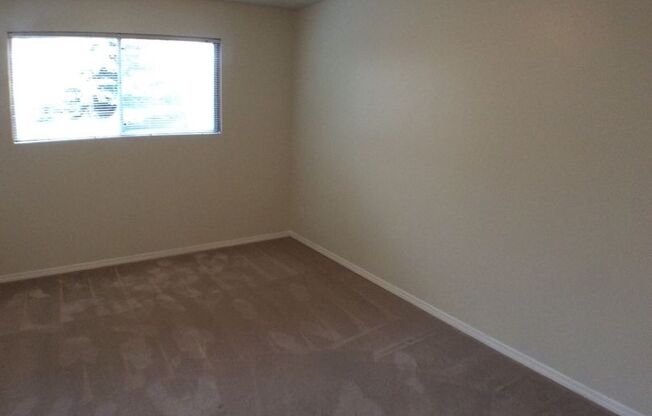 2 beds, 1 bath, 740 sqft, $1,465, Unit 204