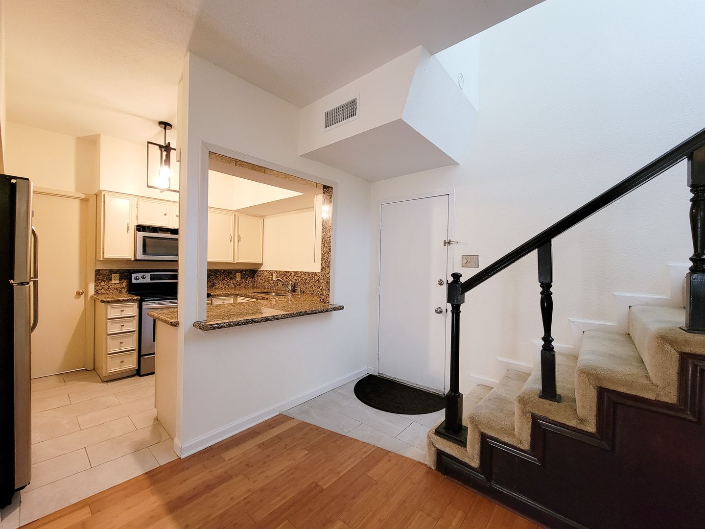 BEAUTIFUL UPDATED 2 BEDROOM 2 BATH CONDO.  GREAT LOCATION!