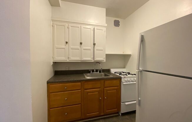 Studio, 1 bath, 400 sqft, $795, Unit 321
