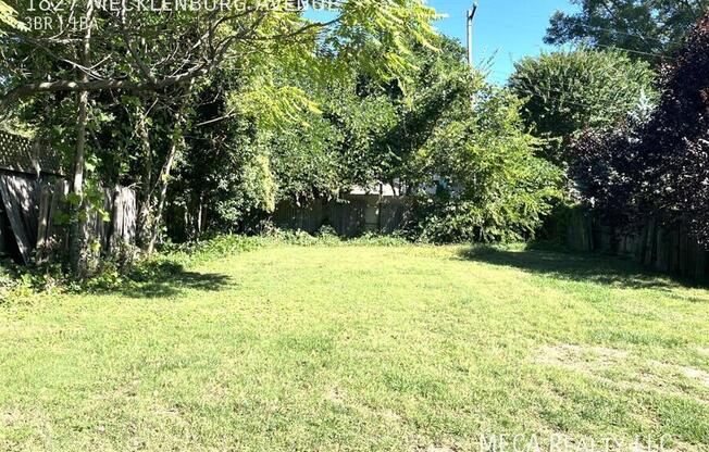 1827 MECKLENBURG AVE