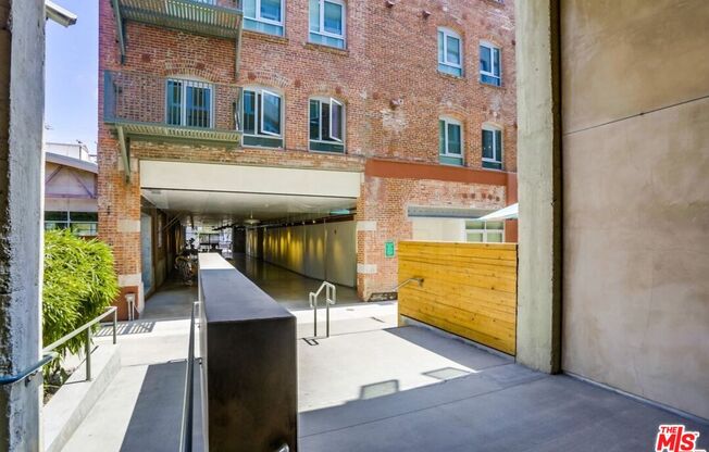 1 bed, 1 bath, 1,060 sqft, $3,350, Unit 310