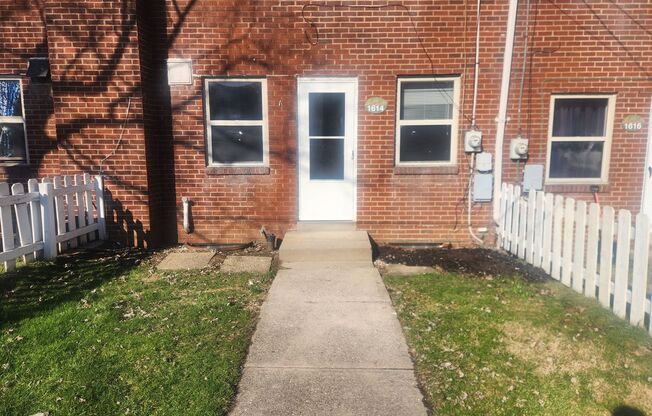 3 beds, 1 bath, 1,500 sqft, $1,300, Unit 1614-00