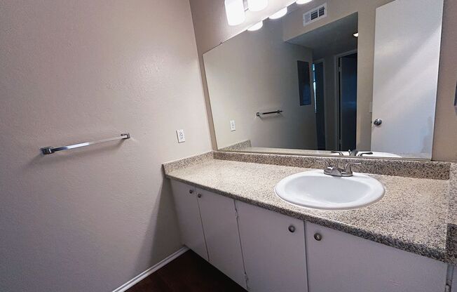 2 beds, 1 bath, 861 sqft, $1,695, Unit 90
