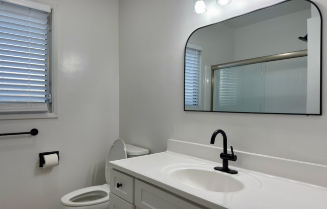 Coming Soon! Newly Renovated 1-Bedroom Upper Unit in Alamitos Beach