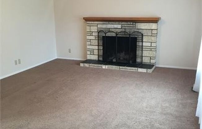 3 beds, 1 bath, $2,200