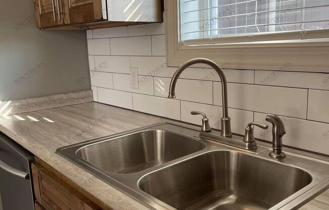 2 beds, 2 baths, 1,000 sqft, $1,300, Unit Suite 50