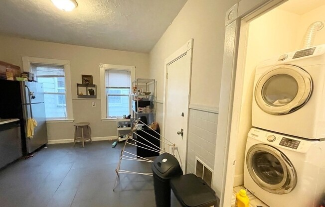 3 beds, 1 bath, $3,550, Unit 3