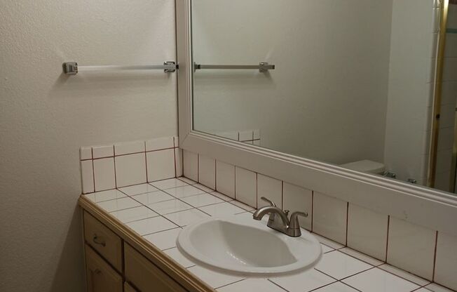 2 beds, 2 baths, 1,006 sqft, $875, Unit 80