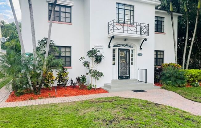 120 N Palmway