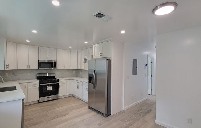 Fully Remodeled Townhouse