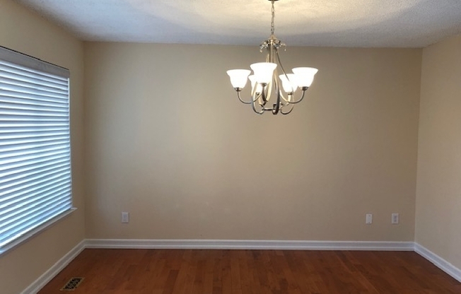 5 CEDAR LN