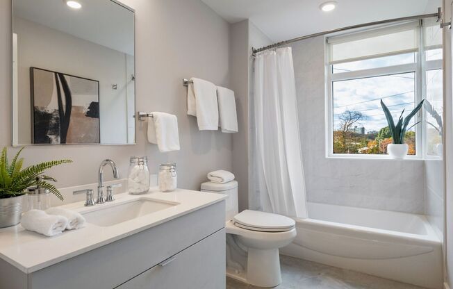 2 beds, 1 bath, 815 sqft, $2,130, Unit D215