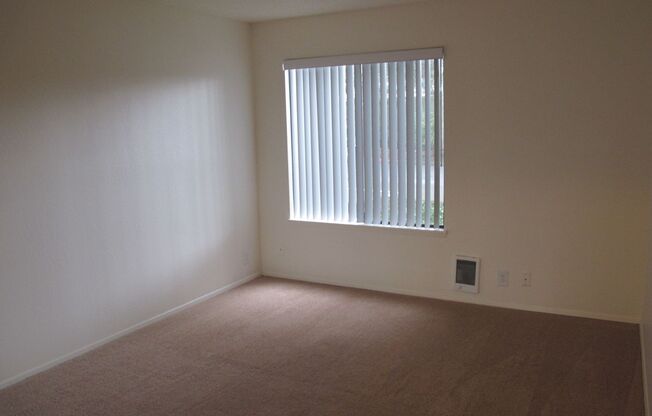 2 beds, 1 bath, 900 sqft, $1,550, Unit 1206