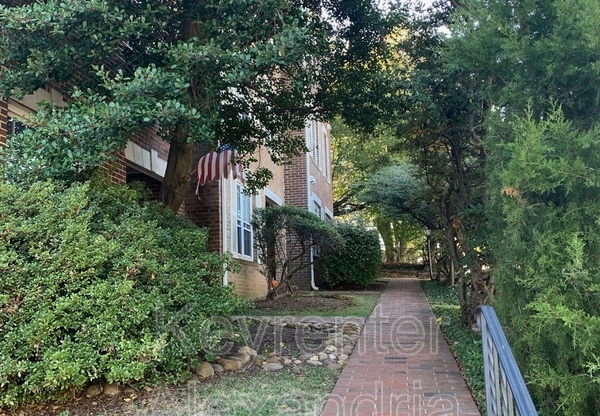 2134 LANGSTON BLVD