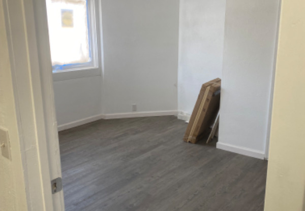 319 E FLORA ST