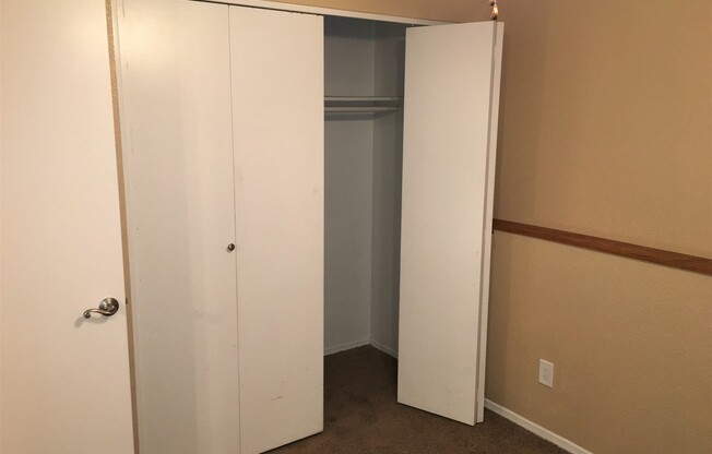 3 beds, 2 baths, $1,895, Unit Unit# 143