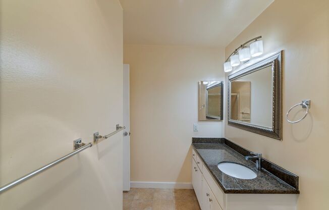 1 bed, 1 bath, $2,250, Unit 106