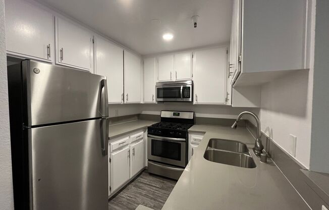 1 bed, 1 bath, 700 sqft, $2,048, Unit 208
