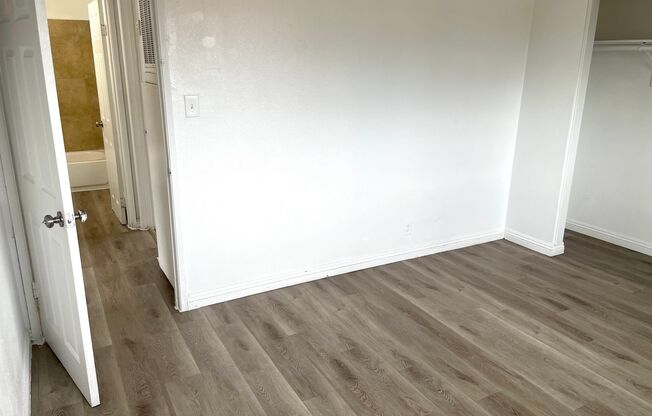 2 beds, 1 bath, 700 sqft, $1,250, Unit 04