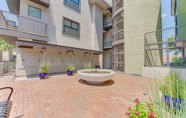 Courtyard View at Vue Live Oak, Dallas, 75204