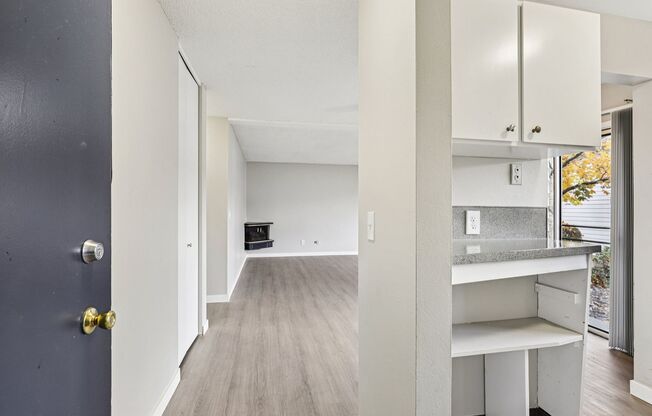 2 beds, 1 bath, 987 sqft, $1,499, Unit 06