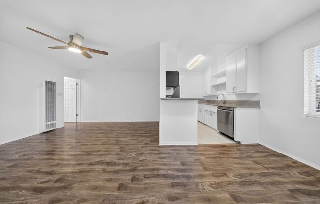 10878 Venice / 3801 Girard