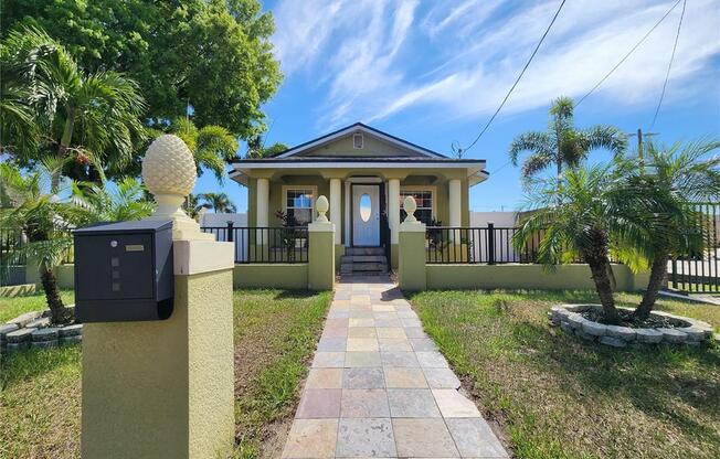 2132 W LA SALLE STREET