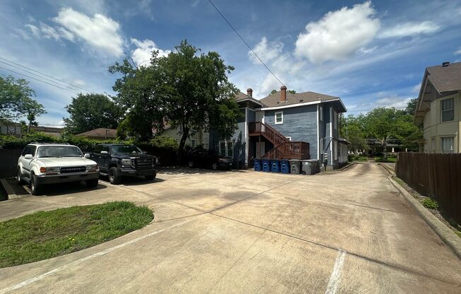 2 beds, 2 baths, 946 sqft, $1,600, Unit Unit 4