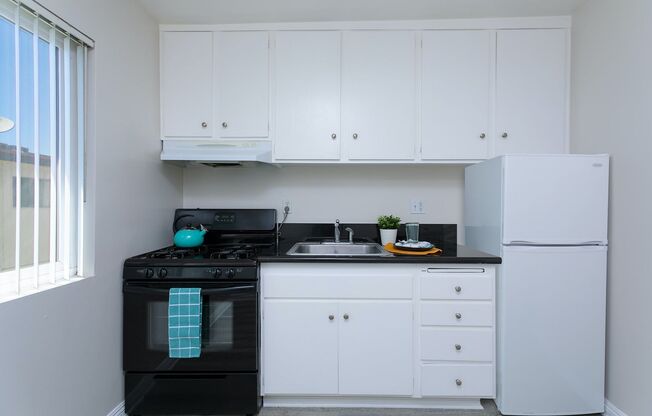 Studio, 1 bath, 444 sqft, $1,525, Unit 02