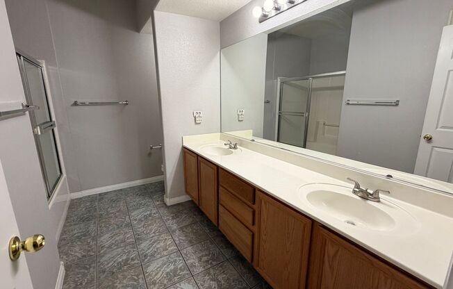 2 beds, 2 baths, $1,595, Unit UNIT 1021