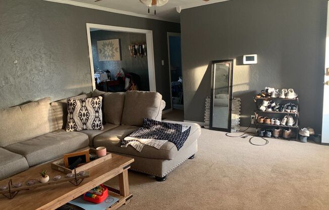 2 beds, 1 bath, $1,275