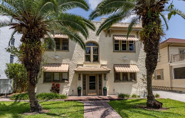 1/1 condo near Lake Eola