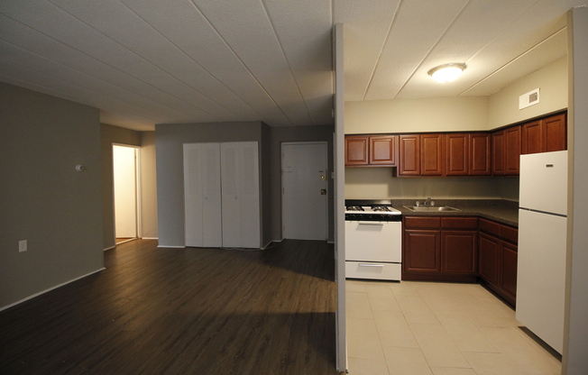 1 bed, 1 bath, 605 sqft, $1,145, Unit 112