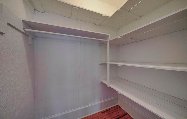 204 E Markham Ave Apt 4 - One Month Rent Free!!