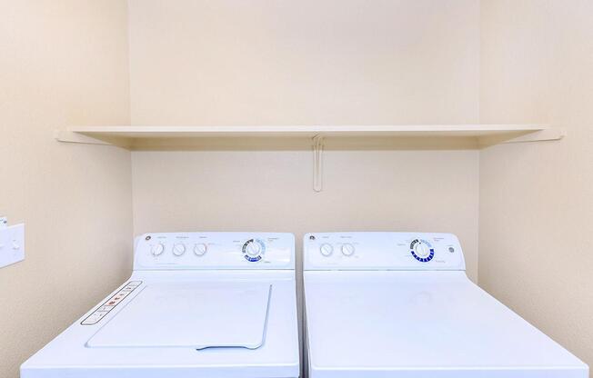 Boulder Creek has washer-dryer in home