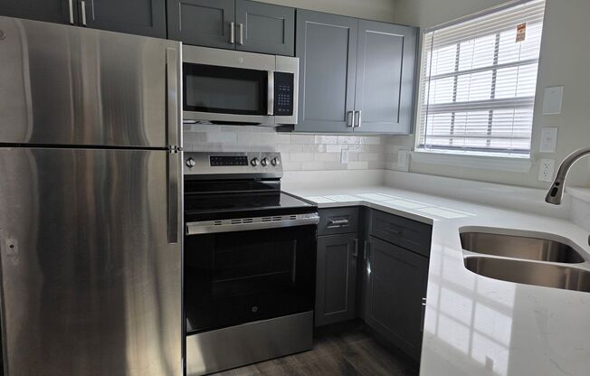 2 beds, 2 baths, 1,160 sqft, $1,980, Unit 701-205