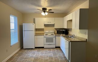 2 beds, 1 bath, $995, Unit C