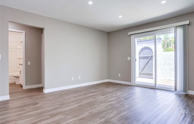 2 beds, 2 baths, 900 sqft, $2,795, Unit 4