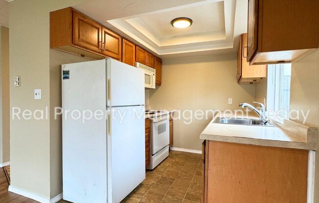 2 beds, 1 bath, 900 sqft, $1,425, Unit Unit B
