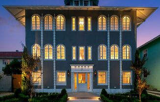 Newly Renovated 1BD/1BA Apartments in Historic Fontainebleau Neighborhood