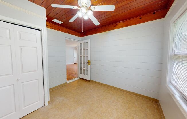 4 beds, 2.5 baths, $2,100