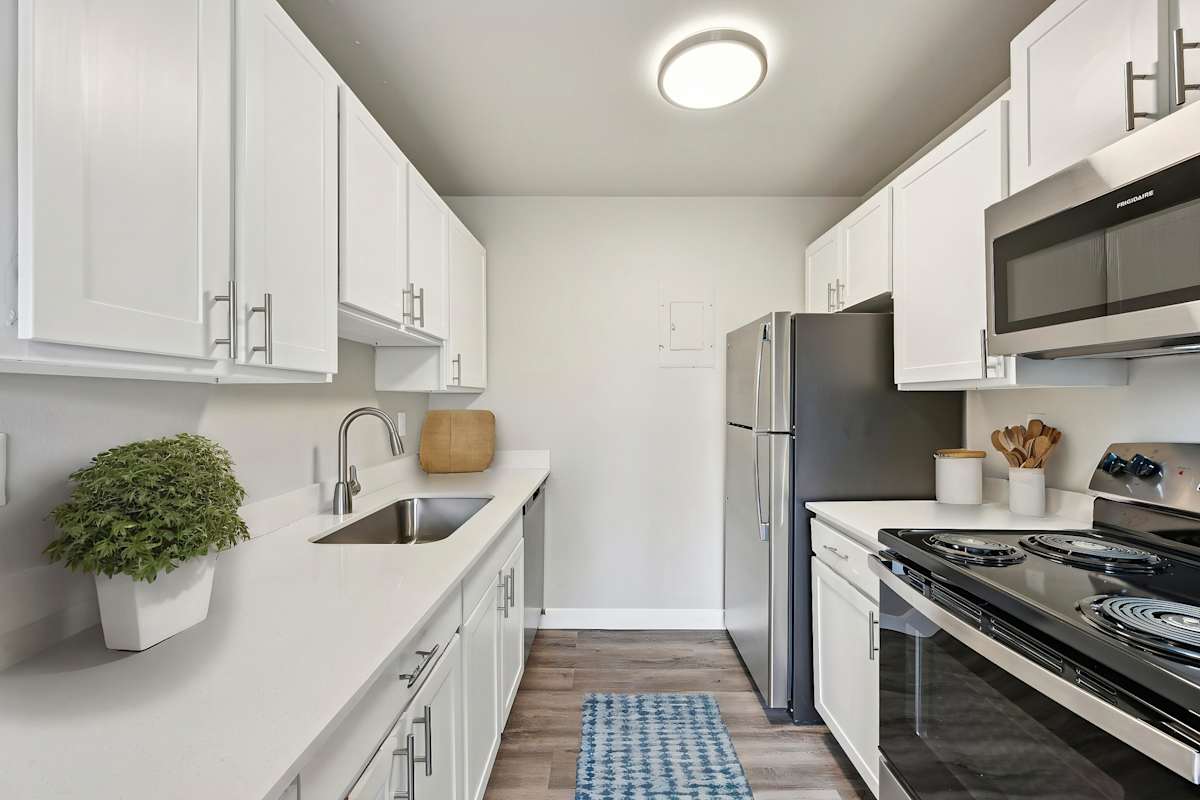 3300 Tamarac Apartments