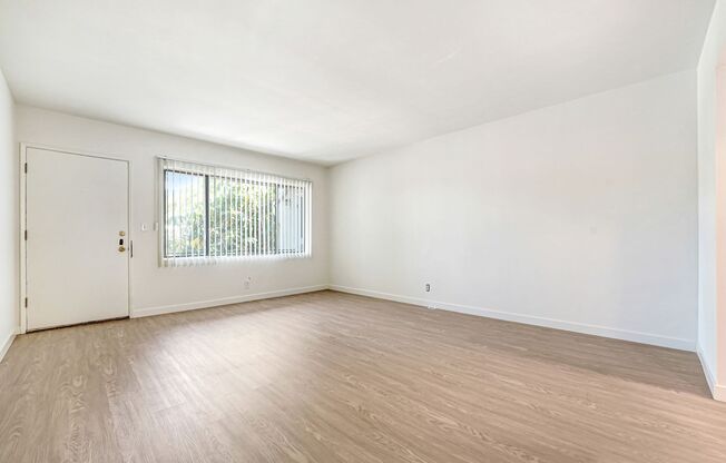 10900 Santa Monica Blvd, prime Westwood!